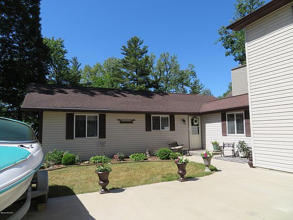 3rd image of 21489 N Shore Dr