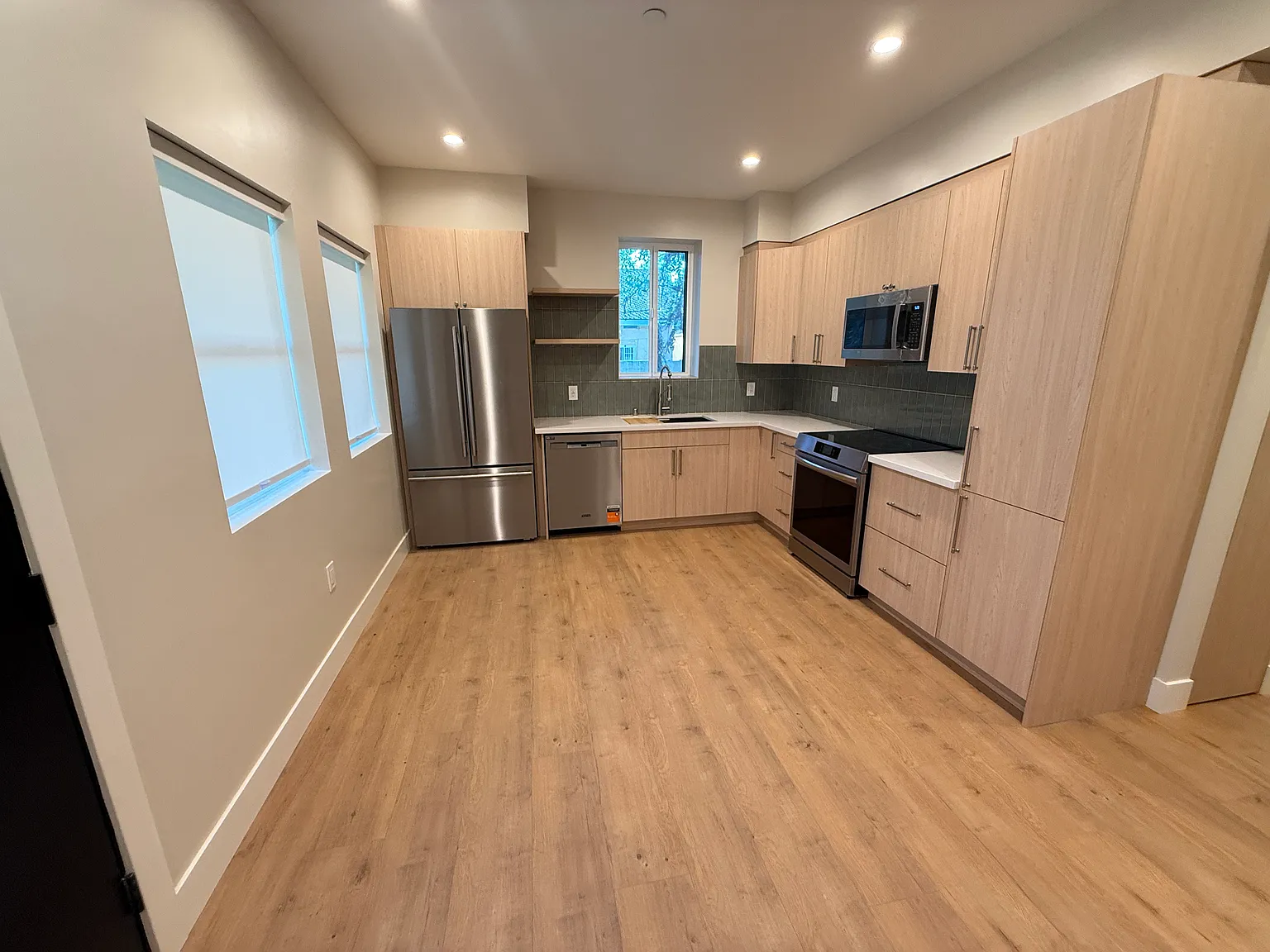 2 bed, 800 sqft, $3,795 — Photo 4