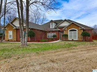 2901 Winterberry Way SE, Owens Cross Roads, AL 35763