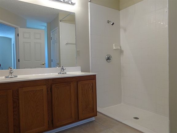 5th image of 3601 Wallace Ave