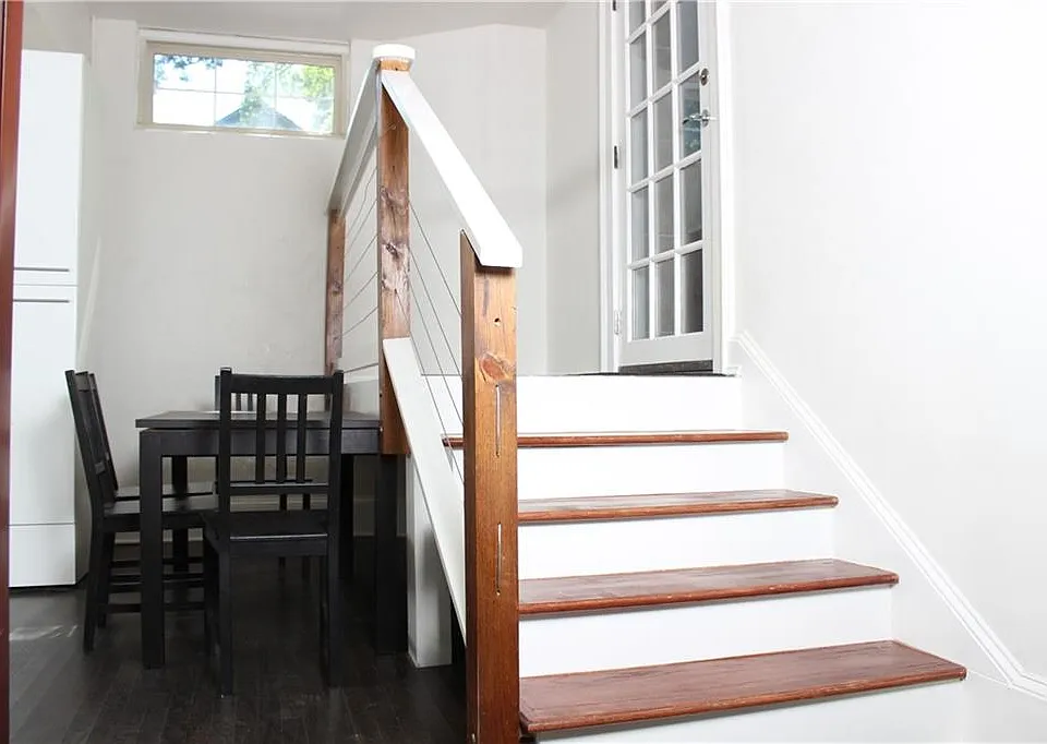 1124 Center St NW