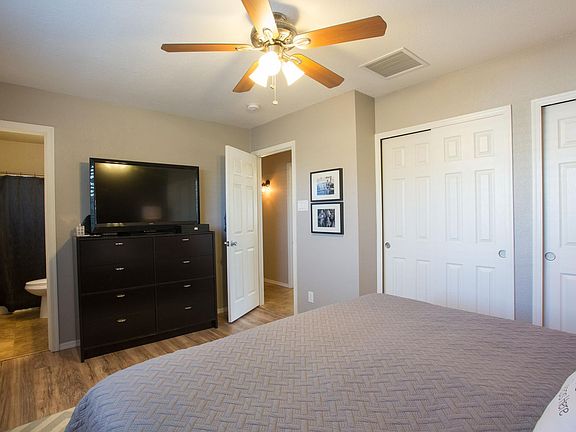 3rd image of 4046 W Desert Cove Ave