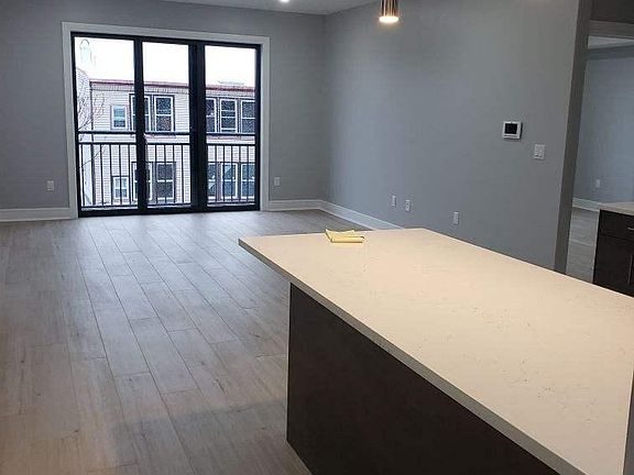 3rd image of 59 Monroe St Floor 3