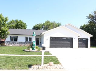 750 Pebblestone Ln, Garner, IA 50438
