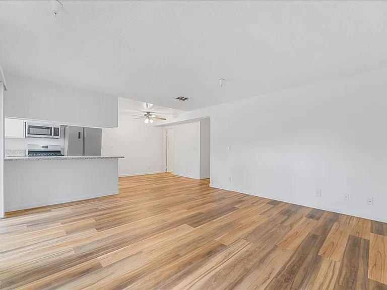 144 N Michigan Ave #6 — Photo 2