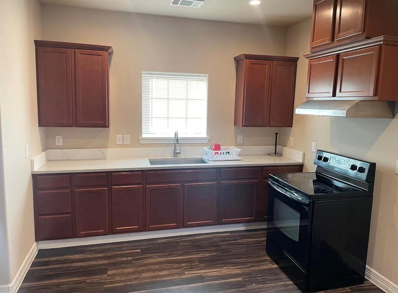 3 bed, 2.5 bath, 2200 sqft, $1,700 — Photo 3