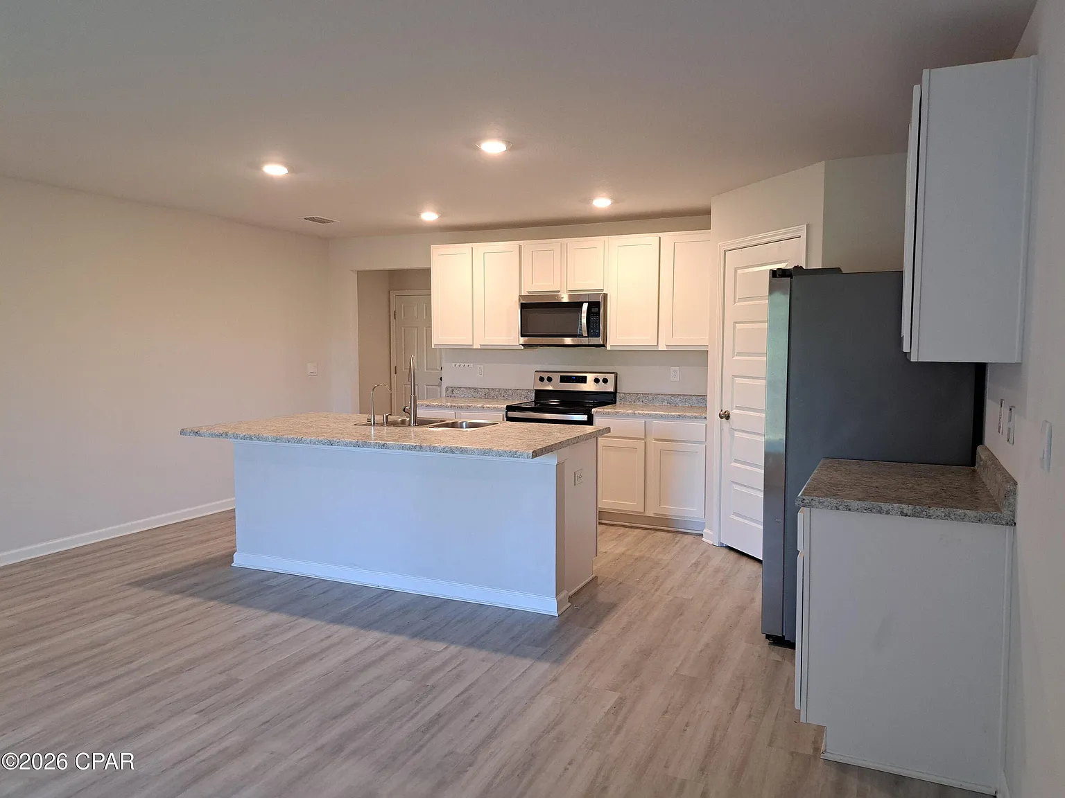4 bed, 1812 sqft, $2,425 — Photo 2