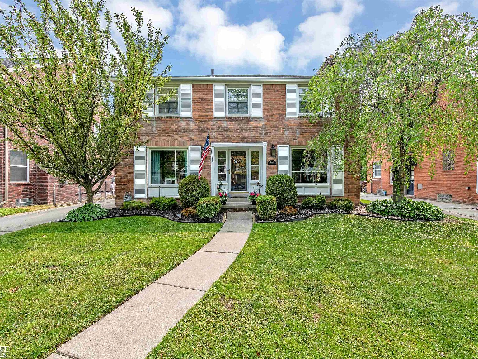 1669 Prestwick Rd, Grosse Pointe Woods, MI 48236 | Zillow