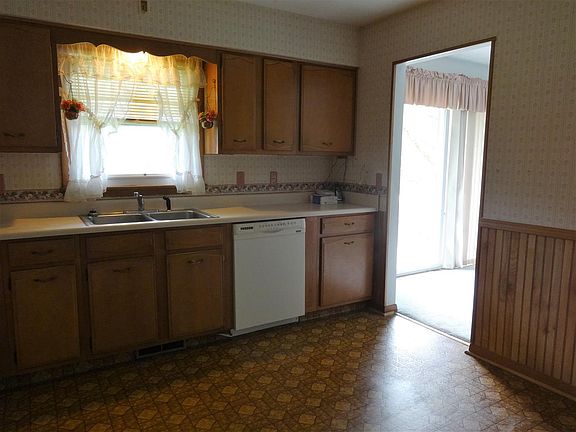 2nd image of 218 Melrose Dr