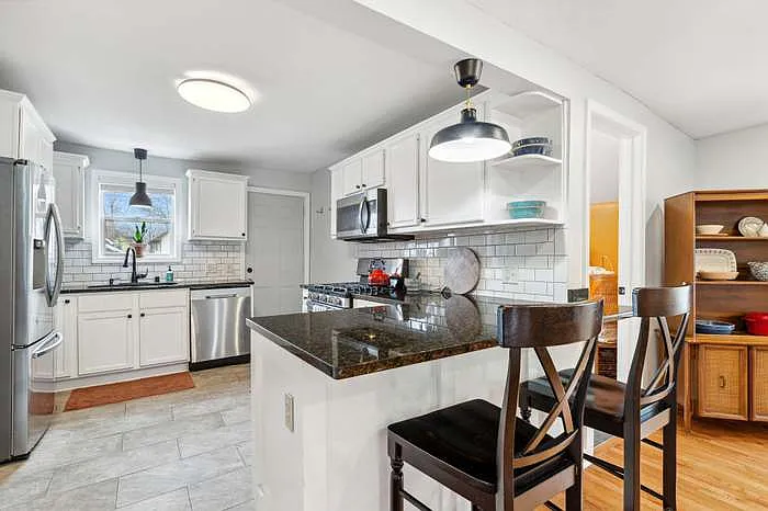 2 bed, 1268 sqft, $2,100 — Photo 2
