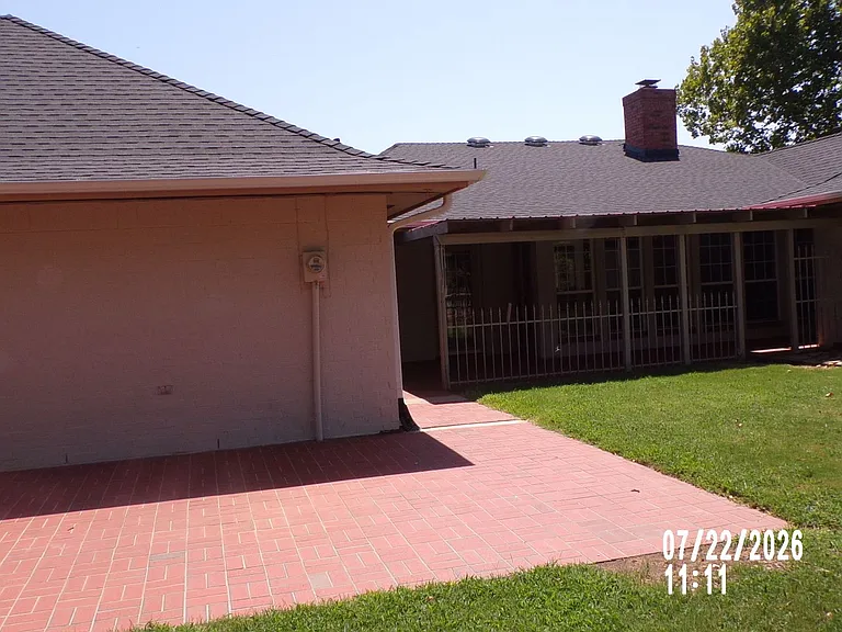 802 NW Seaton Pl — Photo 32