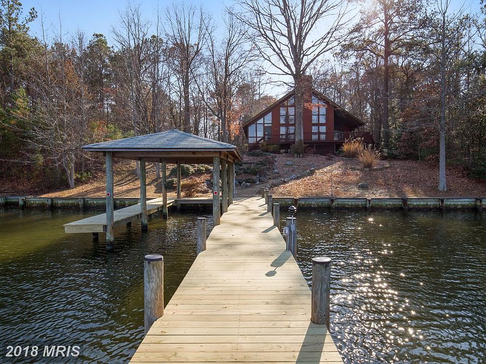 Pier w/room for boats, jet skis, kayaks & more