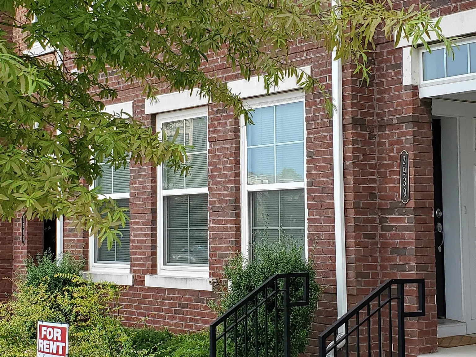 3 bed, 2.5 bath, 1418 sqft, $3,200 — Photo 1