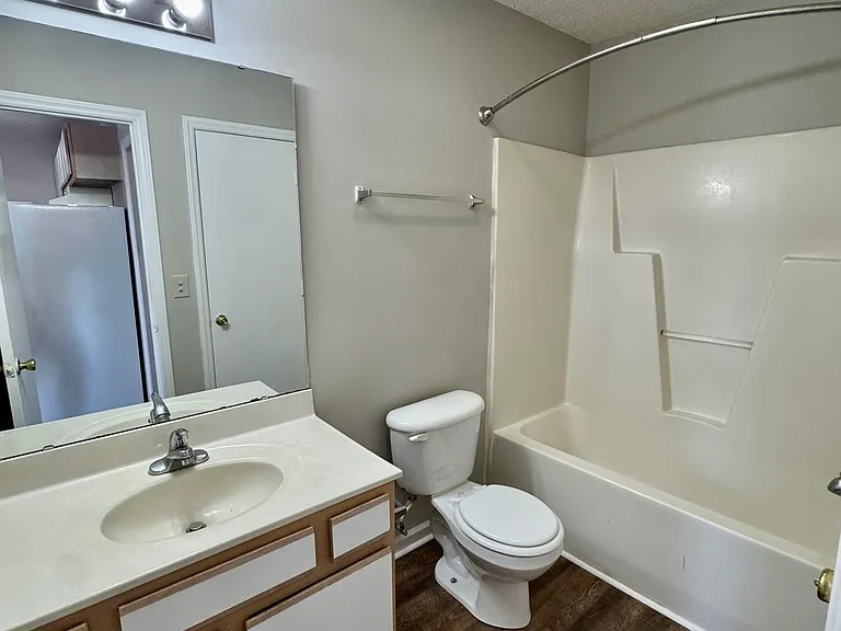 1251 Westpointe Dr #5 — Photo 6