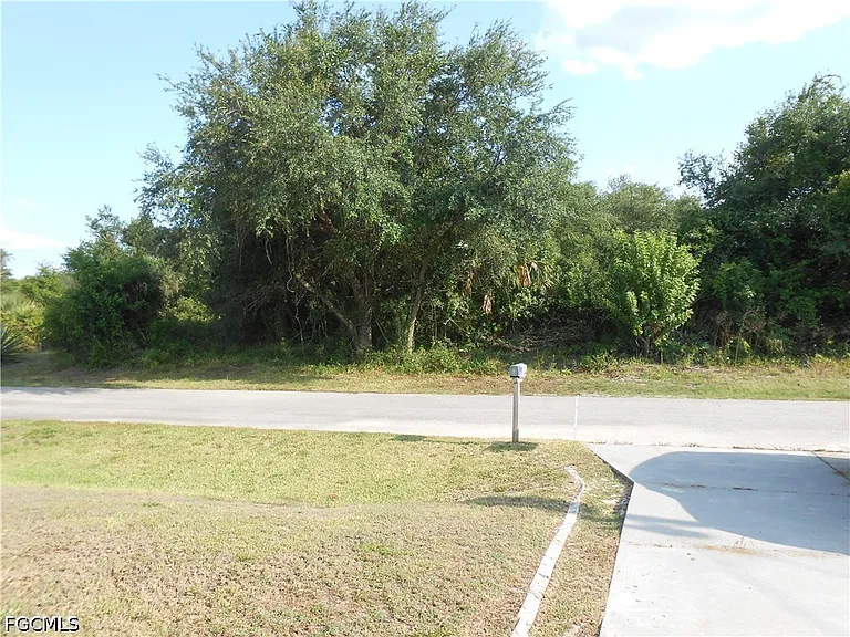 1221 Belair St E — Photo 20