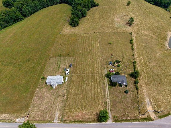 2nd image of 1231 Pumpkintown Rd