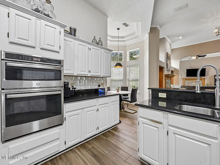 8342 Amherst Hills Ln — Photo 4