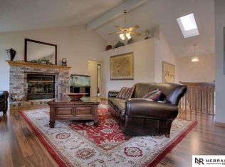 16612 Pierce St, Omaha, NE 68130