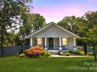 496 14th Ave NE, Hickory, NC 28601