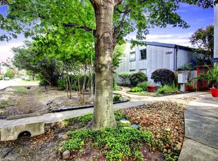 5225 Blossom St, Houston, TX 77007