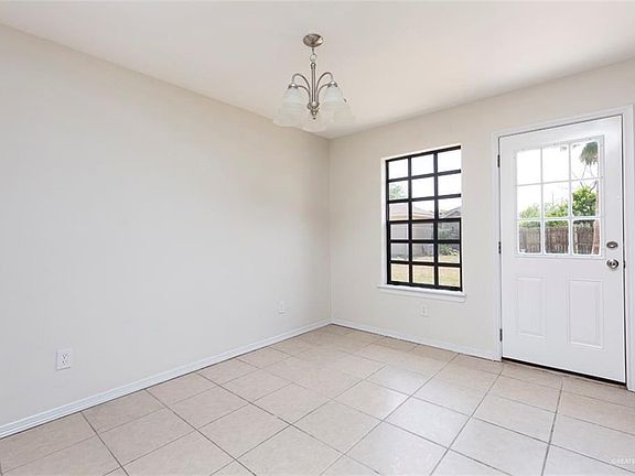 4th image of 1016 W Garfield Ave