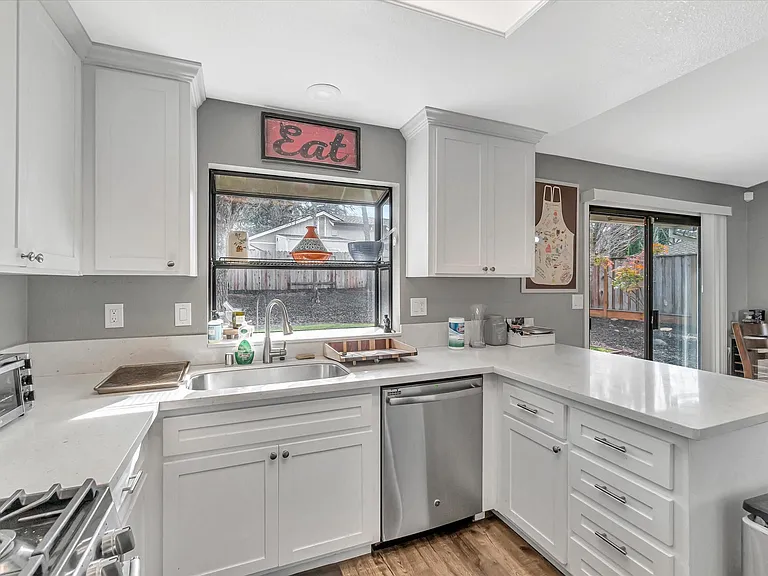 1060 Saint Andrews Dr — Photo 11