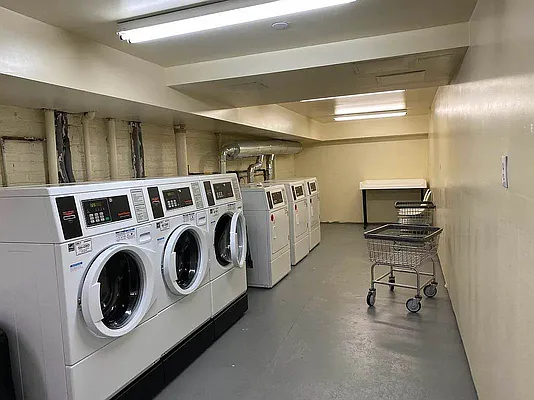 Rented by KNOCKKNOCK LLC | media 22