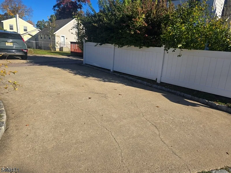 3 bed, 2.0 bath, $3,200 — Photo 2