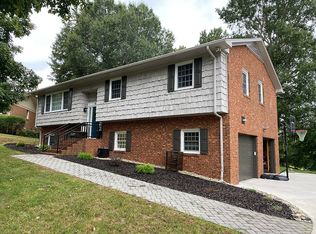 104 Newberry Ct, Jamestown, NC 27282