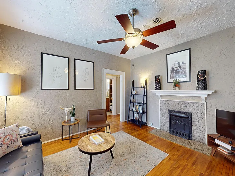 1827 Capitol Ave — Photo 3