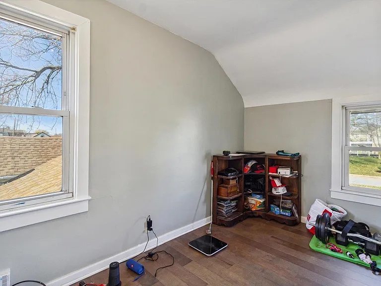 22464 Beach St — Photo 8