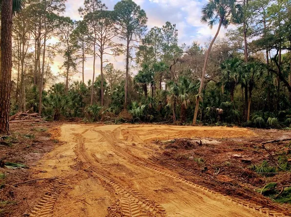 SE Linda St, Inglis, FL 34449