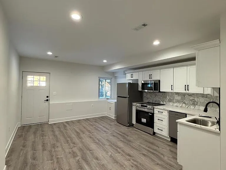 3923 Roland Ave — Photo 4