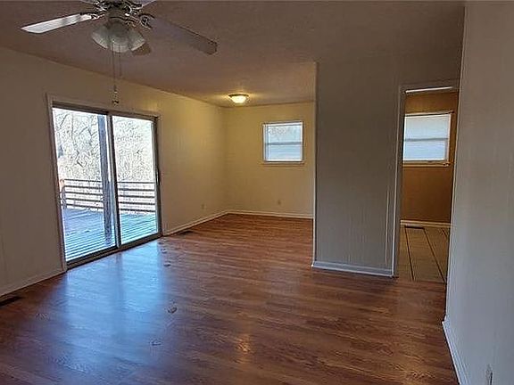 3rd image of 35 Sheneman Dr