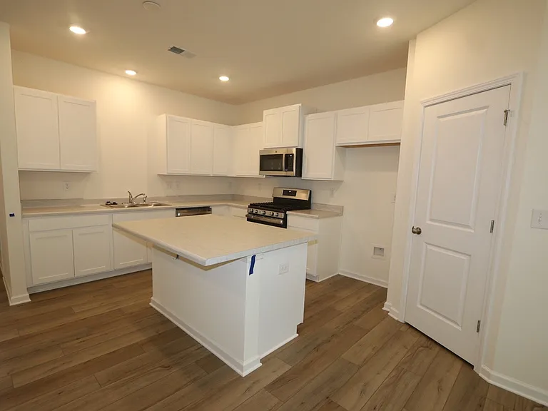 2723 Aubrey St — Photo 3