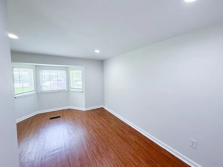 1666 Mayhew St — Photo 9