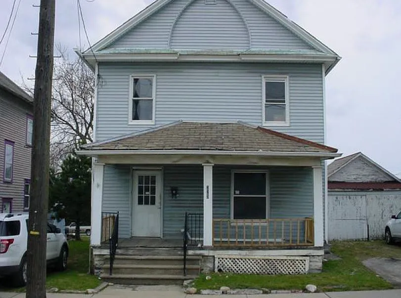 223 S Howard Ave photo 1