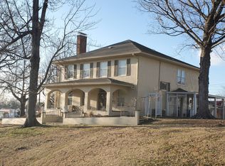 126 W 2nd St, Mount Carmel, IL 62863