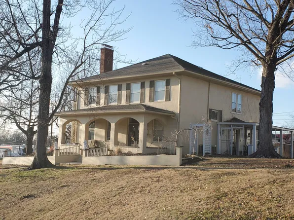 126 W 2nd St, Mount Carmel, IL 62863