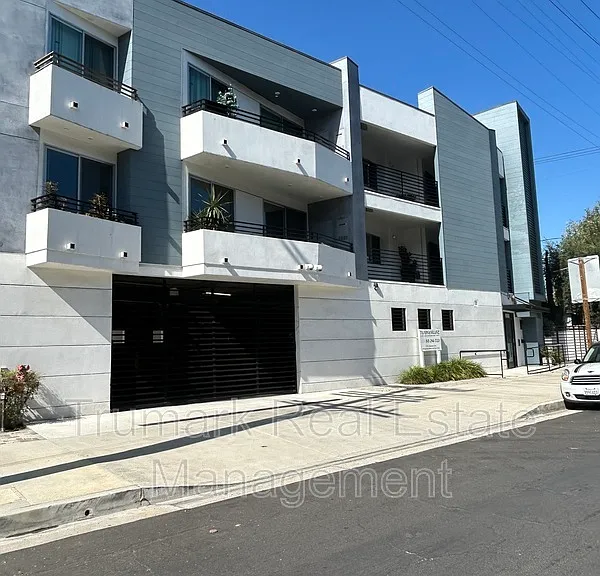 11408 Sarah St #205 — Photo 1
