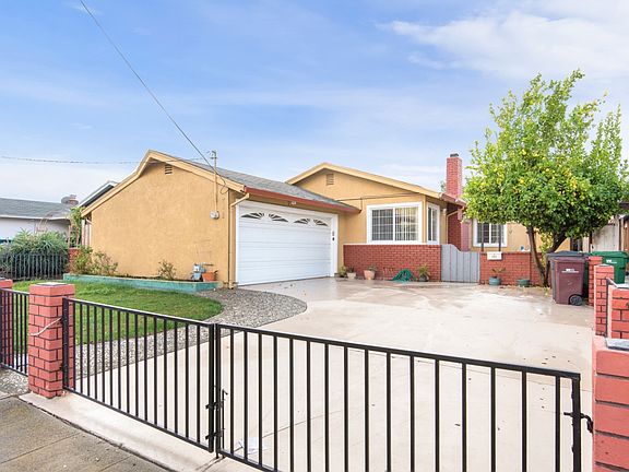4th image of 32283 Amelia Ave
