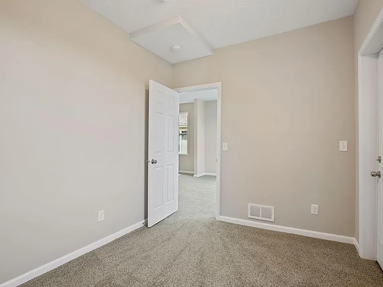 2050 W Broadway Ave — Photo 16