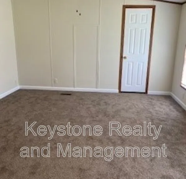 230 Alabama Ave — Photo 5