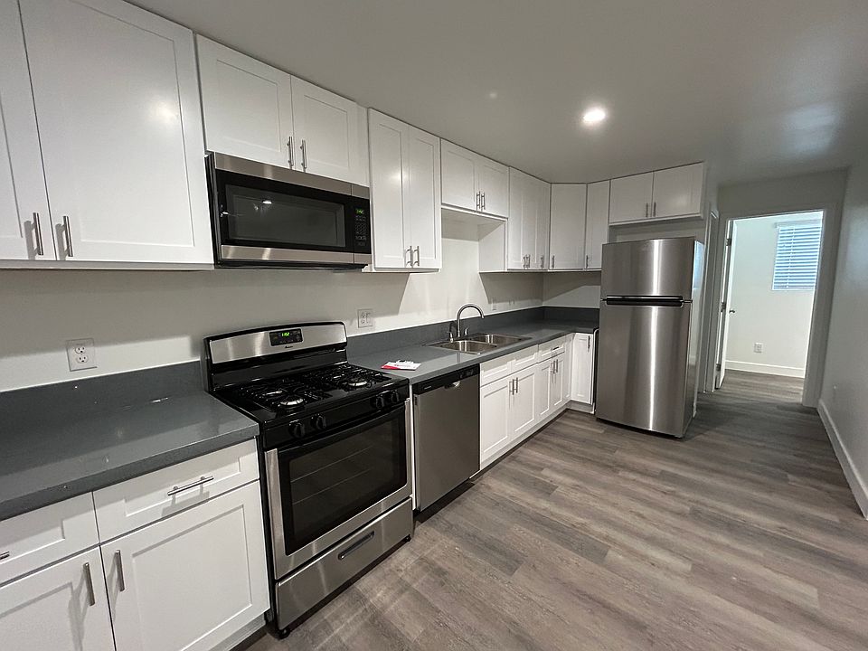Unit #19 is our newly renovated Junior 1 bedroom, 1 bath