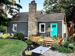 6419 NW Rock Garden Rd, Parkville, MO 64152