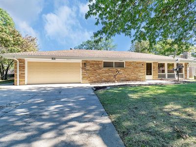 914 N Mission Rd, Wichita, KS, 67206