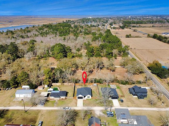 3rd image of 118 Nelson Rd