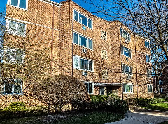 2nd image of 6129 N Winchester Ave #G1
