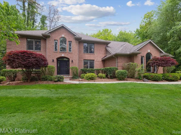 4298 Emu Dr, Pinckney, MI 48169