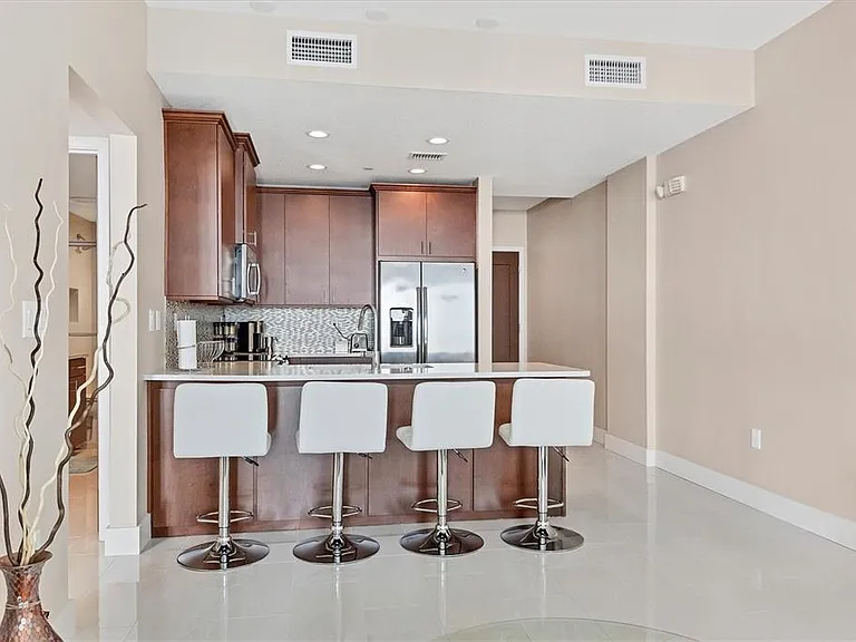 1500 State St #403 — Photo 7